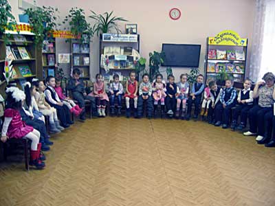 Нет слов таких, чтоб выразить сполна, 
что значит мама и что для нас она